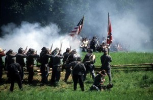 1930855-confederate-soldiers-advance--civil-war-battle-reenactment